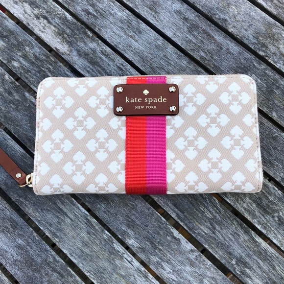 kate spade Handbags - NWOT Kate Spade wallet